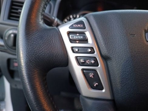Used 2023 Nissan Titan SV w/ SV Convenience Package image 22