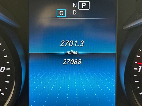 Used 2022 Mercedes-Benz GLC 300 image 4