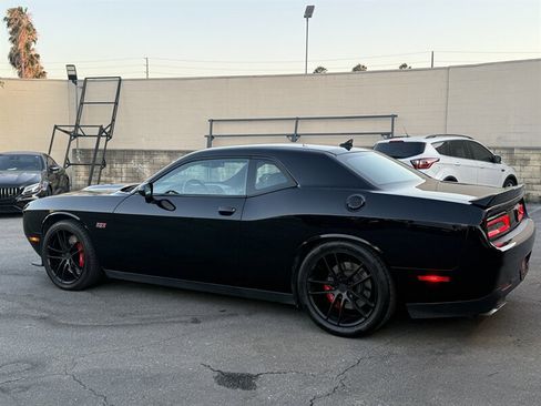 Used 2016 Dodge Challenger SRT RWD image 10