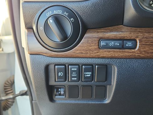 Used 2019 Nissan Titan Platinum Reserve w/ Platinum Utility Package image 18