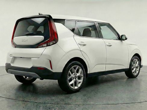 Used 2025 Kia Soul LX w/ LX Technology Package FWD image 9
