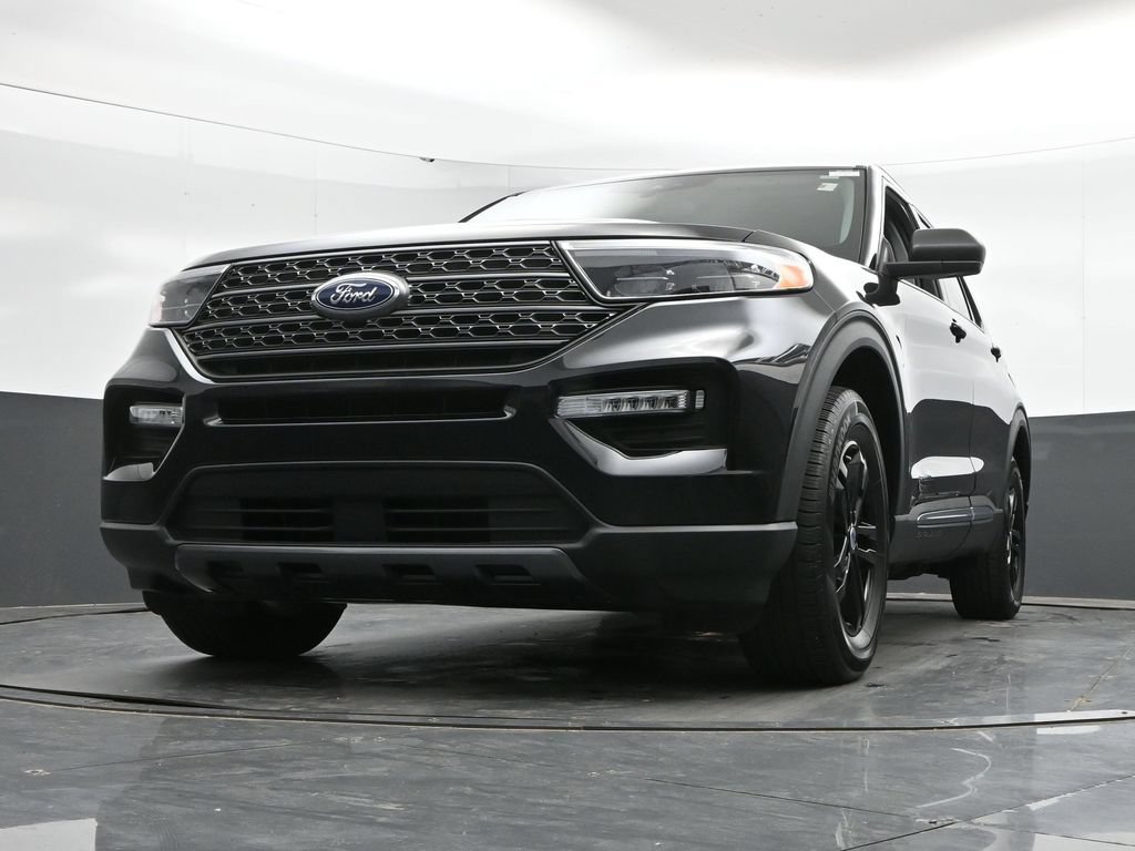 Used 2023 Ford Explorer XLT w/ Equipment Group 202A AWD/4WD image 46
