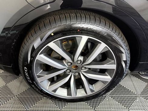 Certified 2025 Land Rover Discovery Dynamic SE AWD/4WD image 10