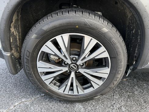 Used 2023 Nissan Rogue SV w/ SV Premium B Package image 17