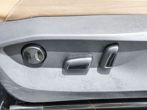 Used 2023 Volkswagen Tiguan SE R-Line AWD/4WD image 9