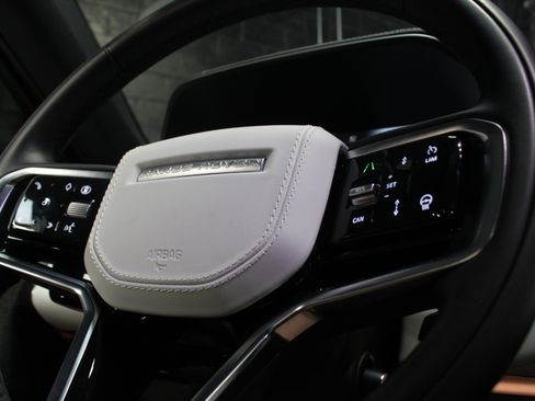 Used 2025 Land Rover Range Rover Sport SE AWD/4WD image 52