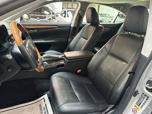 Used 2013 Lexus ES 300h w/ Luxury Pkg FWD image 16