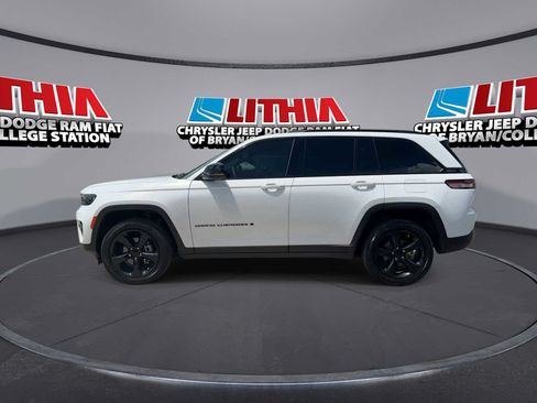 Used 2023 Jeep Grand Cherokee Altitude AWD/4WD image 5