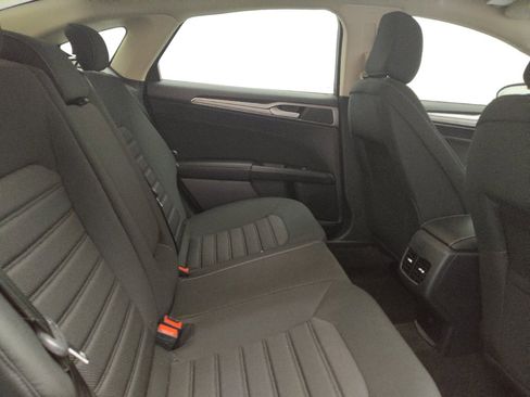 Used 2020 Ford Fusion SE image 19