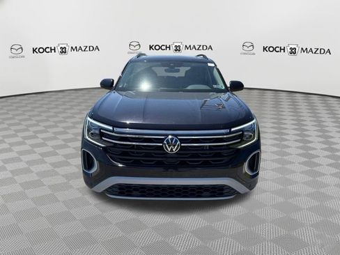 Used 2024 Volkswagen Atlas Peak Edition SE AWD/4WD image 2