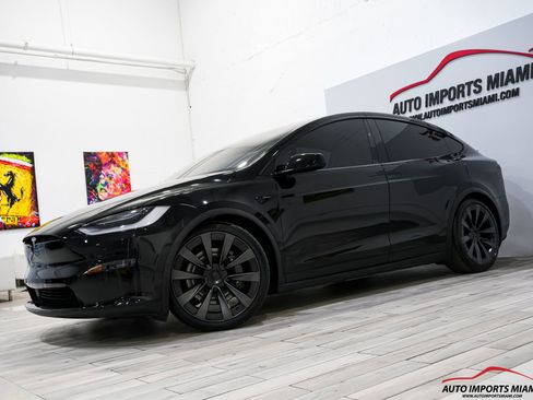 Used 2022 Tesla Model X Plaid image 4