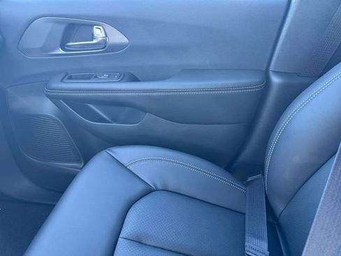 New 2026 Chrysler Pacifica Select AWD/4WD image 13