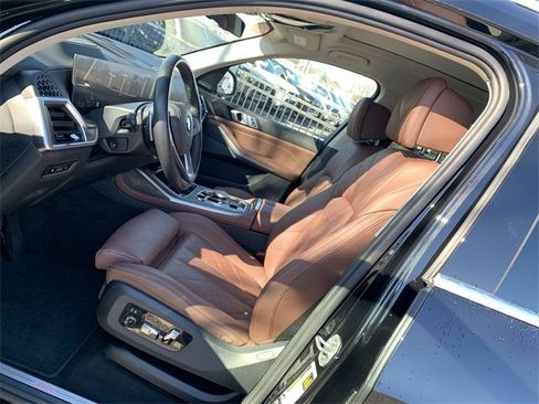 Used 2025 BMW X7 xDrive40i image 18