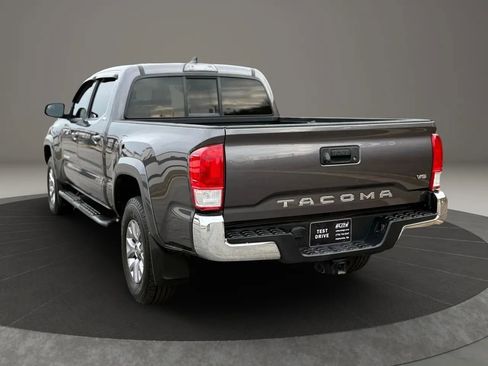 Used 2017 Toyota Tacoma SR5 w/ Tow Package image 6