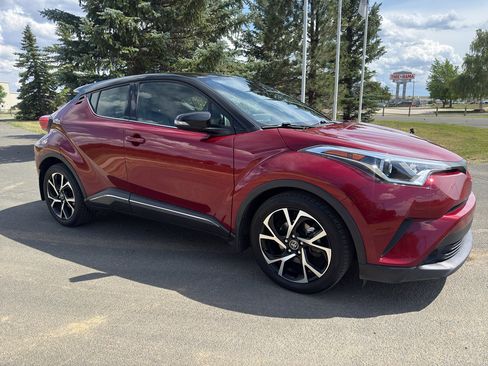 Used 2019 Toyota C-HR Limited FWD image 3