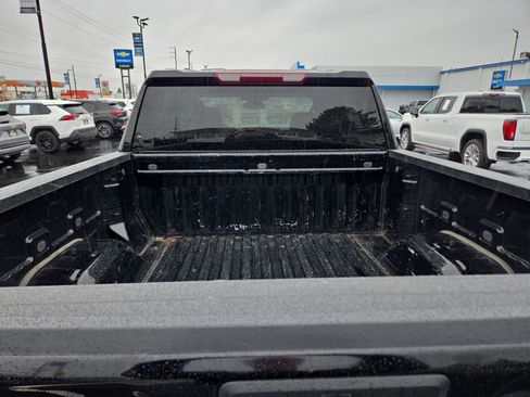 Certified 2025 GMC Sierra 1500 SLT image 9