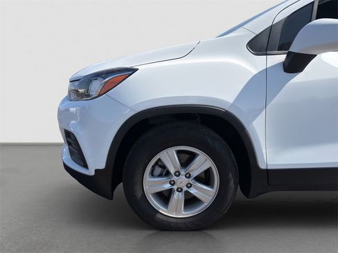 Used 2022 Chevrolet Trax LS w/ Tint and Cruise Package image 22