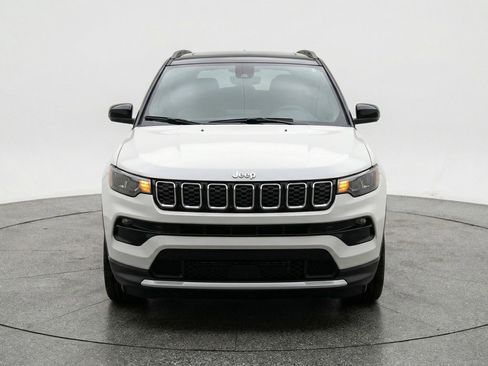 Used 2025 Jeep Compass Limited image 2
