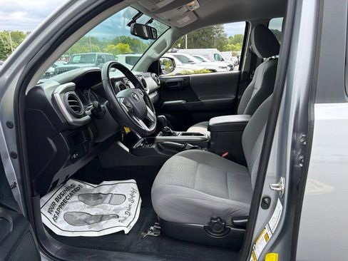Used 2017 Toyota Tacoma SR5 w/ Tow Package AWD/4WD image 12