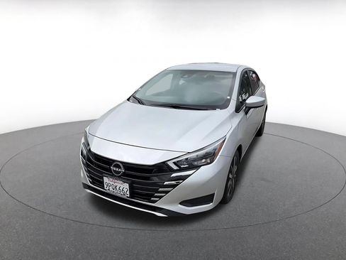 Used 2025 Nissan Versa SV FWD image 7
