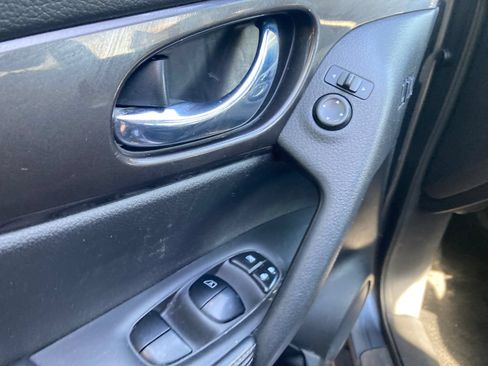 Used 2019 Nissan Rogue SV w/ Sun & Sound Touring Package AWD/4WD image 14