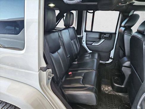 Used 2017 Jeep Wrangler Unlimited Rubicon w/ Connectivity Group AWD/4WD image 20