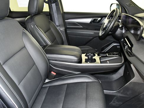 Used 2025 Buick Enclave Preferred image 41