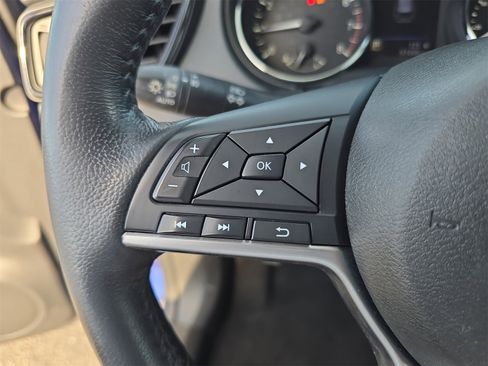 Used 2018 Nissan Rogue SV w/ Premium Package image 22