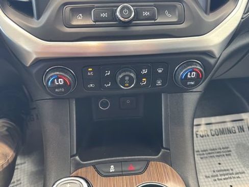 Used 2019 GMC Acadia SLE FWD image 13