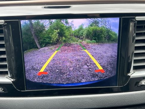 Used 2018 Chrysler Pacifica Touring-L Plus FWD image 29