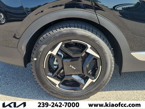 Used 2026 Kia Sportage EX FWD image 9