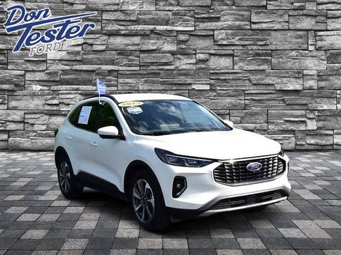 Certified 2023 Ford Escape Platinum AWD/4WD image 1