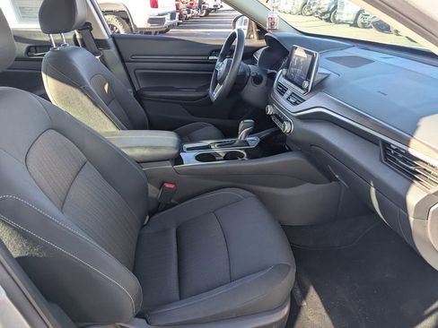 Used 2024 Nissan Altima 2.5 SV FWD image 33
