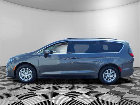 Used 2022 Chrysler Pacifica Touring-L FWD image 8