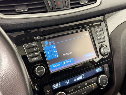 Used 2016 Nissan Rogue SL image 14