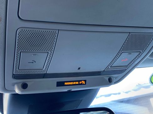 Used 2017 Land Rover Range Rover Evoque SE Premium image 29