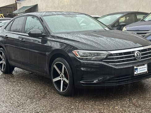Used 2020 Volkswagen Jetta SE w/ SE Cold Weather Package image 2