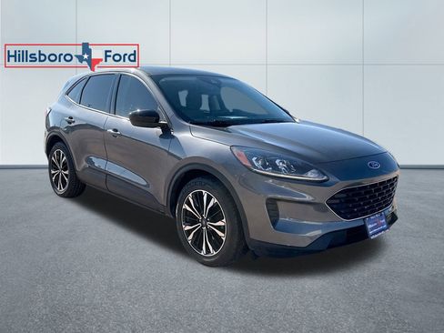 Used 2022 Ford Escape SE w/ SE Sport Appearance Package image 4