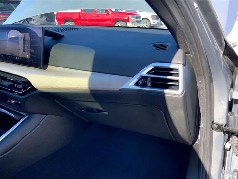 Certified 2025 BMW 330i Sedan image 18