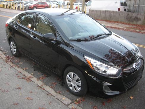 Used 2016 Hyundai Accent SE w/ Option Group 02 image 2
