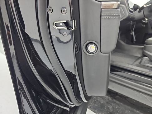 Used 2025 Rivian R1S Adventure AWD/4WD image 32