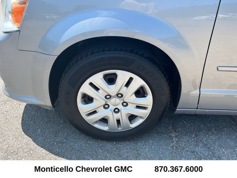 Used 2017 Dodge Grand Caravan SE w/ UConnect Hands-Free Group FWD image 23