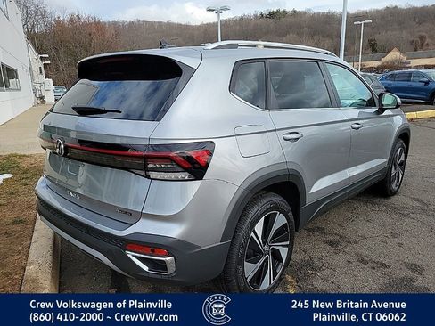 New 2026 Volkswagen Taos SE image 3