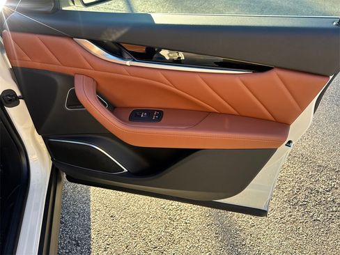 Used 2022 Maserati Levante Modena image 14