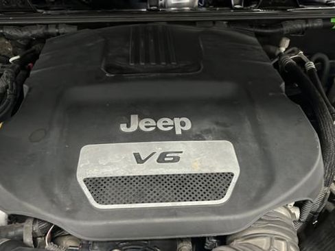 Used 2017 Jeep Wrangler Sport AWD/4WD image 25