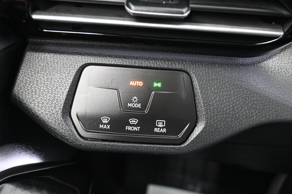Used 2024 Volkswagen ID.4 Pro AWD/4WD image 17