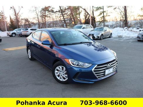 Used 2017 Hyundai Elantra SE image 1