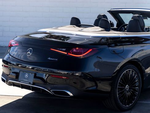 Used 2025 Mercedes-Benz CLE 300 4MATIC Cabriolet image 12