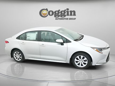 Used 2026 Toyota Corolla LE FWD image 24