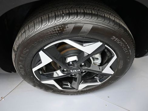 Certified 2025 Kia Seltos EX AWD/4WD image 15